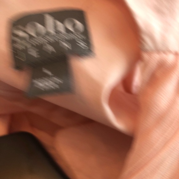 Unique crepe top New York and Company - Picture 8 of 11